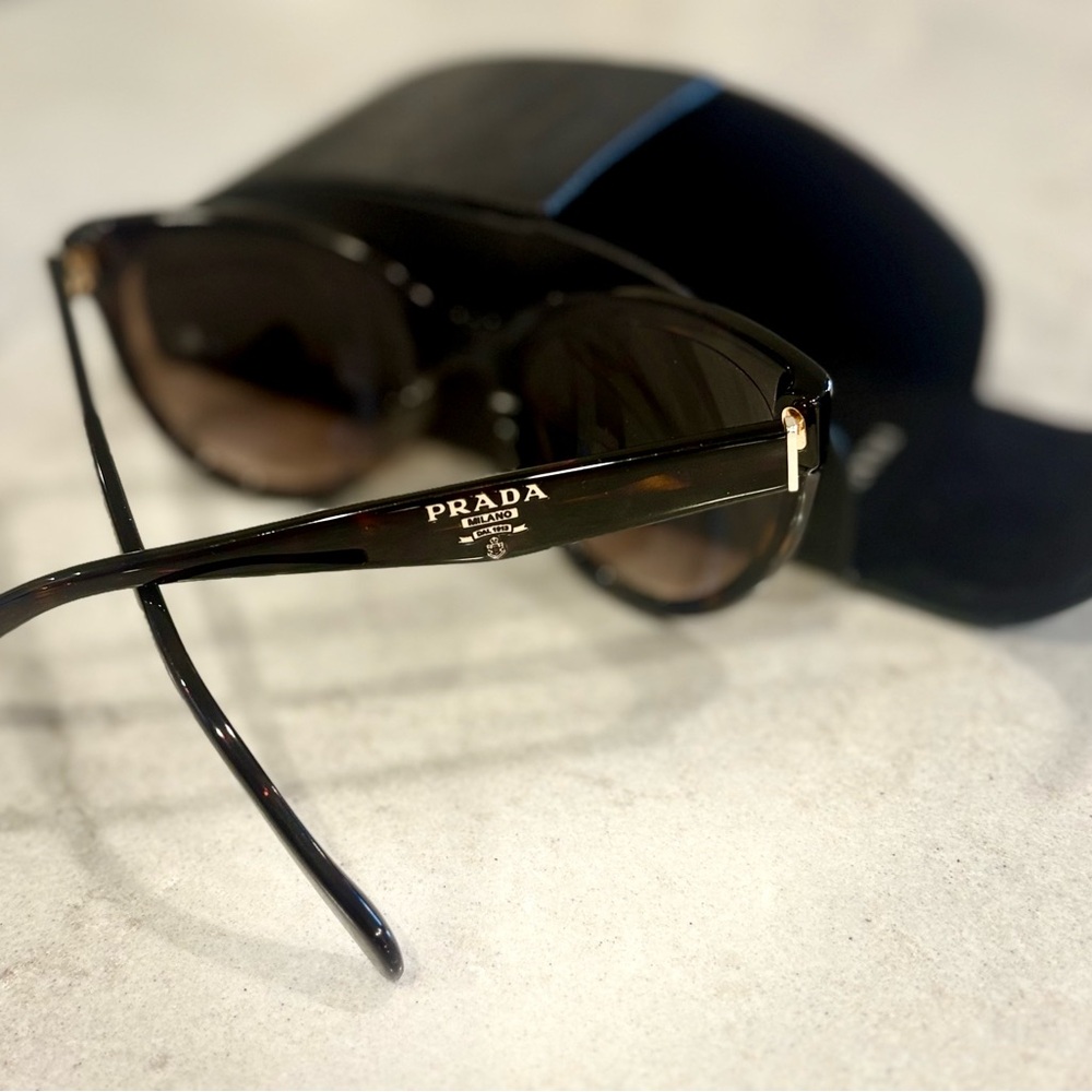 PRADA Tortoise Shell 🕶️ Sunglasses 👝🤎👜